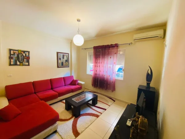 Tirane, jepet me qera apartament 1+1 Kati 1, 65 m² 450 € (Rruga Kodra E Diellit)