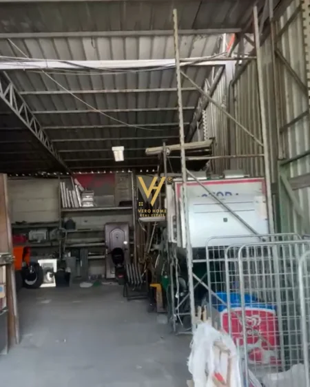 Tirane, jepet me qera magazine Kati 0, 350 m² 1.050 € (YZBERISHT)