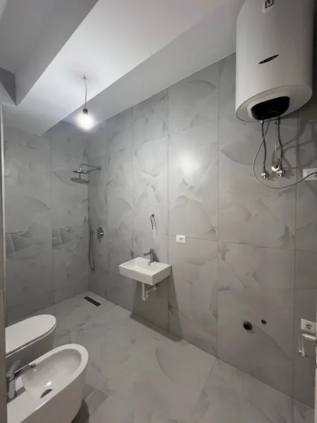 Tirane, shitet apartament 1+1 Kati 6, 61 m² 110.000 € (Ali Demi)