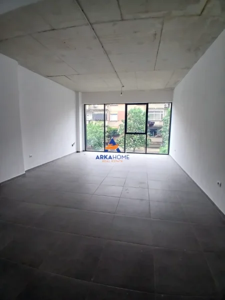 Tirane, jepet me qera zyre Kati 1, 60 m² 1.000 € 