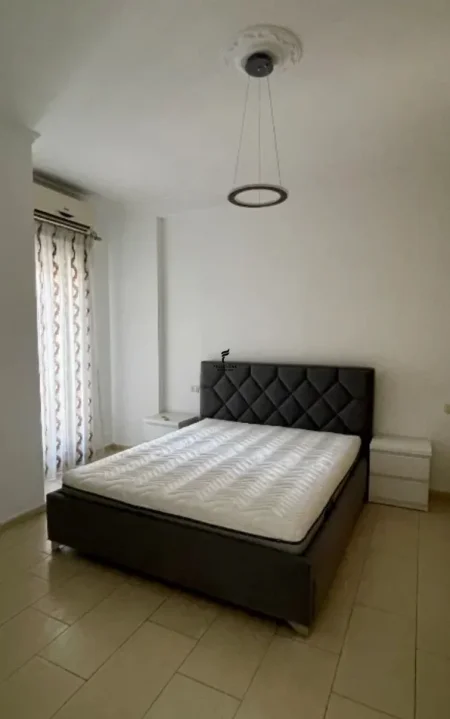Tirane, jepet me qera apartament 1+1 Kati 4, 70 m² 800 € (MYSLYM SHYRI)