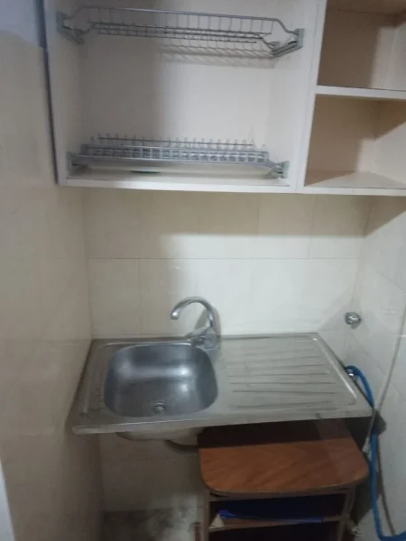 Tirane, jepet me qera apartament 2+1 Kati 1, 40 m² 200 € (Shkoze)