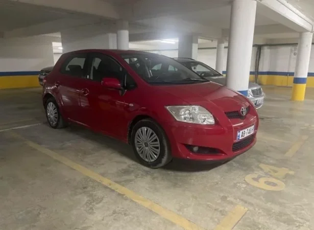 Tirane, shitet makine Toyota Auris Nafte, e kuqe automatik Kondicioner 190.000 km