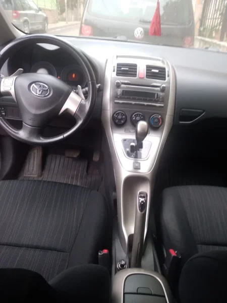Tirane, shitet makine Toyota Auris Nafte, e kuqe automatik Kondicioner 190.000 km