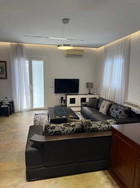 Tirane, jepet me qera apartament 1+1 Kati 2, 95 m² 650 € (Rruga Elbasanit, Vilat Amerikane)