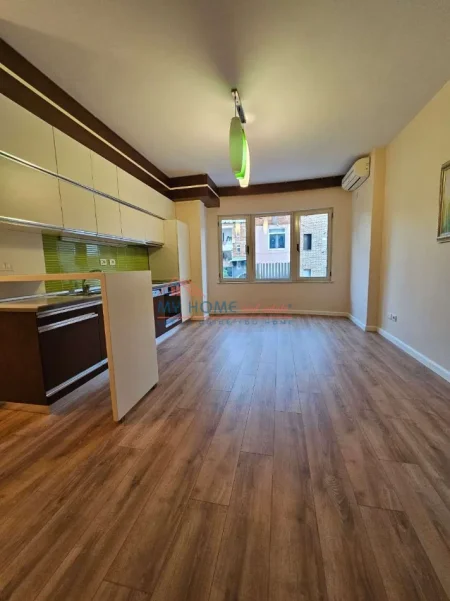Tirane, shitet apartament 1+1+Ballkon Kati 3, 67 m² 163.000 € (Rruga Mine Peza)