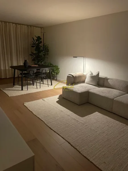 Tirane, jepet me qera apartament 2+1 Kati 4, 80 m² 700 € (ALI DEMI)