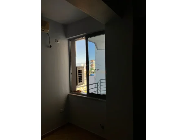 Tirane, jepet me qera apartament 2+1 Kati 6, 109 m² 600 € (Rruga e Kavajes)