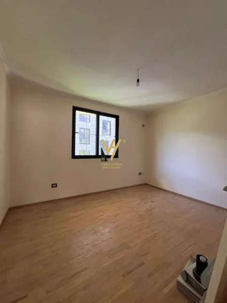 Tirane, jepet me qera Vile 3 Katshe Kati 0, 500 m² 3.500 € (KOPSHTI ZOOLOGJIK)