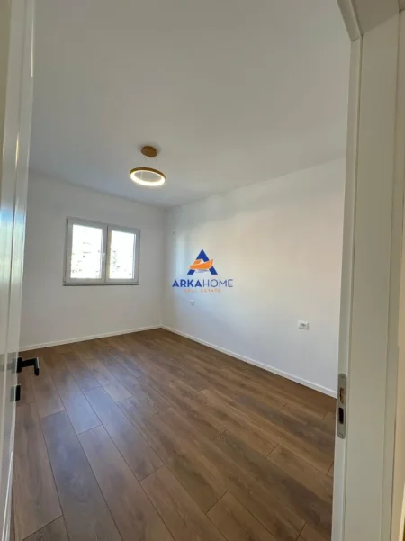 Tirane, shitet apartament 2+1+Ballkon Kati 4, 75 m² 196.000 € 