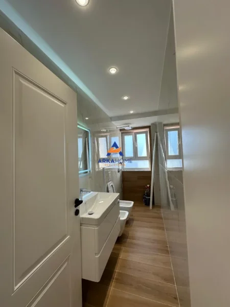 Tirane, shitet apartament 2+1+Ballkon Kati 4, 75 m² 196.000 € 