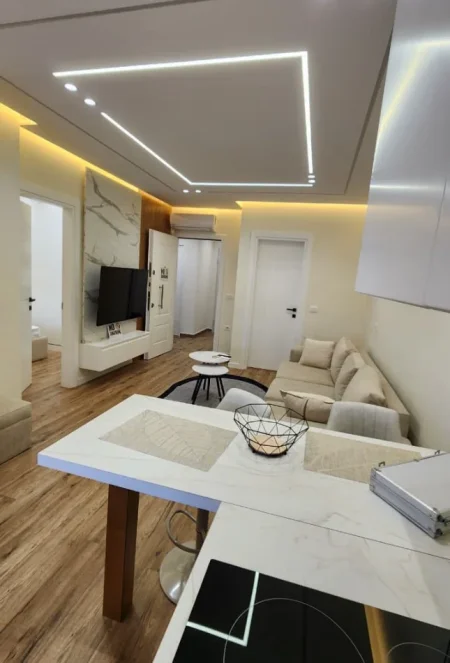 Tirane, jepet me qera apartament 1+1+Ballkon , 70 m² 600 € 