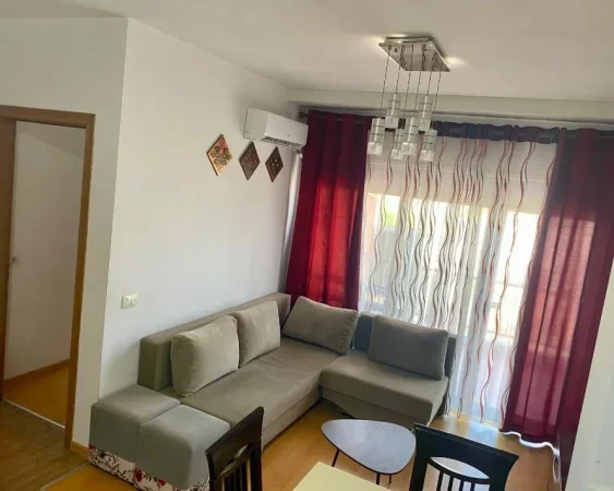 Tirane, jepet me qera apartament 1+1+Aneks+Ballkon Kati 6, 55 m² 500 € (xhamlliku)