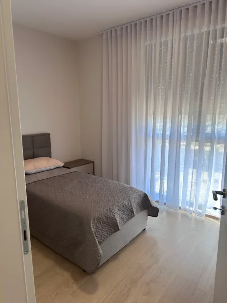Tirane, jepet me qera apartament 2+1+Ballkon Kati 5, 117 m² 750 € (Ish Sheshi Shqiponja/Kompleksi Akses)
