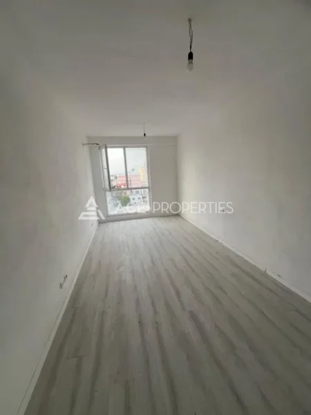 Durres, jepet me qera apartament 3+1 Kati 6, 105 m² 499 € (Ujsjellesi, Durres)