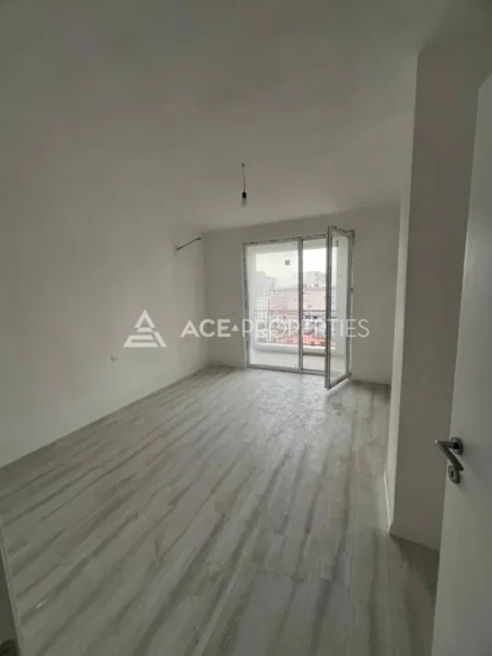 Durres, jepet me qera apartament 3+1 Kati 6, 105 m² 499 € (Ujsjellesi, Durres)