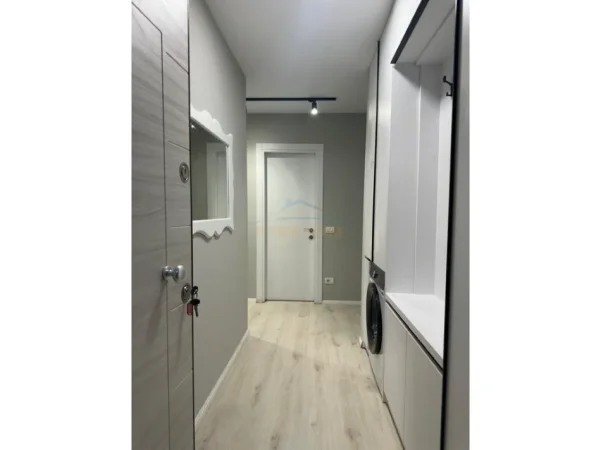 Tirane, jepet me qera apartament 2+1+Ballkon Kati 7, 85 m² 670 € (Unaza e re)