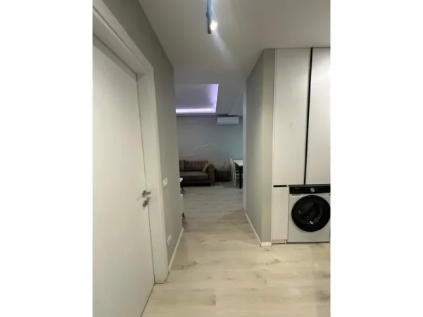 Tirane, jepet me qera apartament 2+1+Ballkon Kati 7, 85 m² 670 € (Unaza e re)