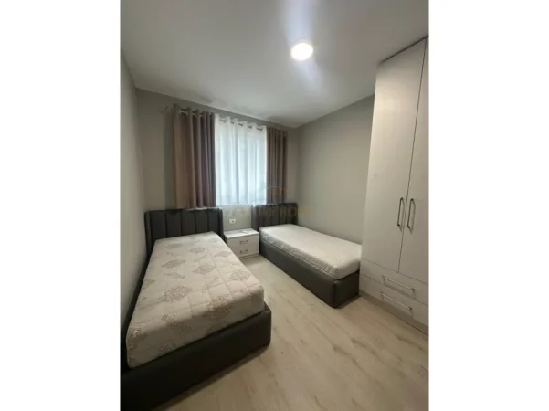 Tirane, jepet me qera apartament 2+1+Ballkon Kati 7, 85 m² 670 € (Unaza e re)