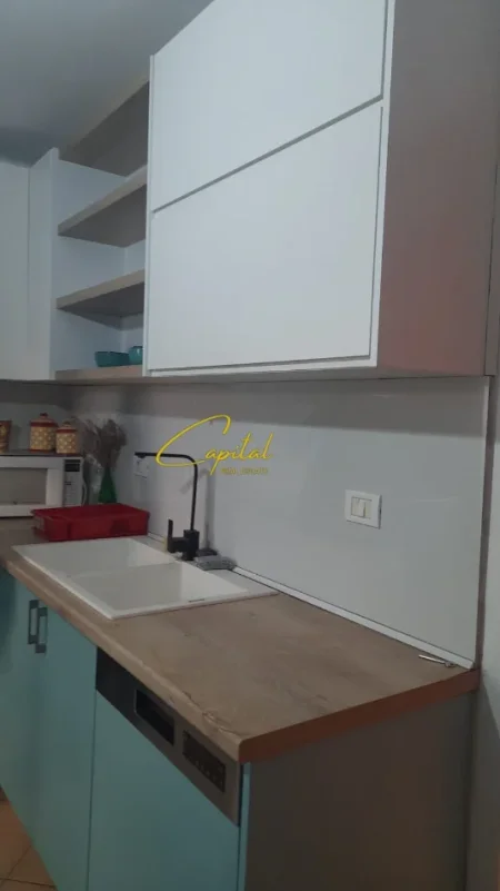 Tirane, jepet me qera apartament 2+1 Kati 1, 120 m² 450 € (ISH PARKU)