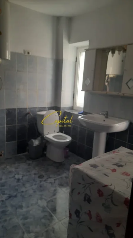 Tirane, jepet me qera apartament 2+1 Kati 1, 120 m² 450 € (ISH PARKU)