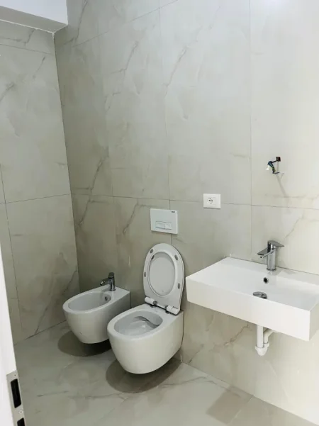 Tirane, shitet apartament 1+1 Kati 3, 62 m² 696.020.003 € (Fresku)