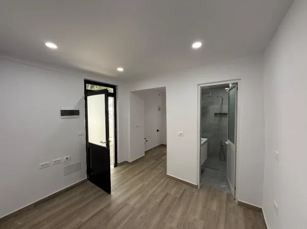 Tirane, shitet zyre Kati 0, 60 m² (Rruga Todi Shkurti)