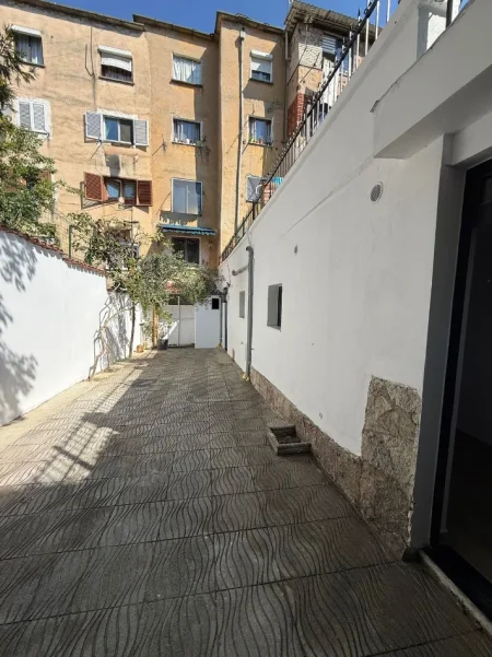Tirane, shitet zyre Kati 0, 60 m² (Rruga Todi Shkurti)