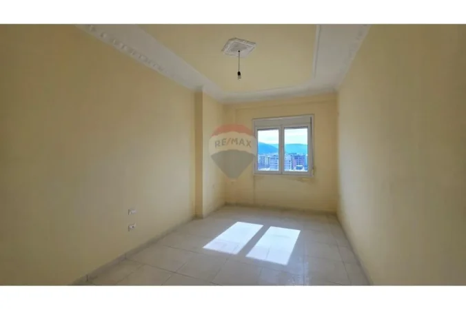Vlore, shitet apartament 1+1+Ballkon Kati 12, 88 m² 114.400 € (Rruga Gjergj Kastrioti (Transballkanike), Vlorë)