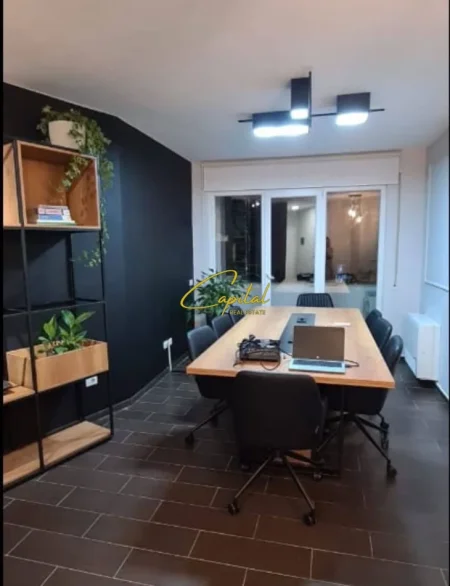 Tirane, jepet me qera ambjent biznesi Kati 1, 85 m² 750 € (ISH BLLOKU)