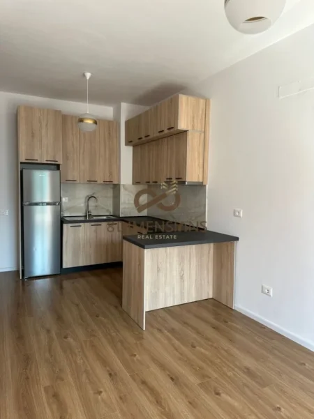 Tirane, jepet me qera apartament 1+1 Kati 5, 50 m² 350 € (ali demi)