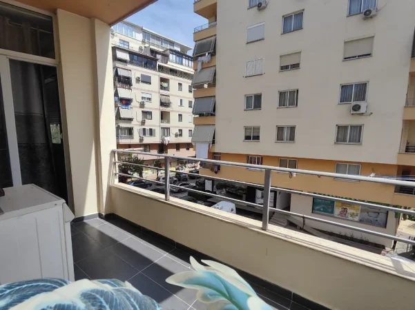 Tirane, jepet me qera apartament 1+1+Ballkon Kati 3, 78 m² 450 € (Astir,Kompleksi Fratari)