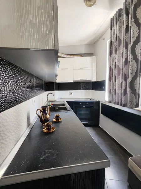 Tirane, jepet me qera apartament 1+1+Ballkon Kati 3, 78 m² 450 € (Astir,Kompleksi Fratari)
