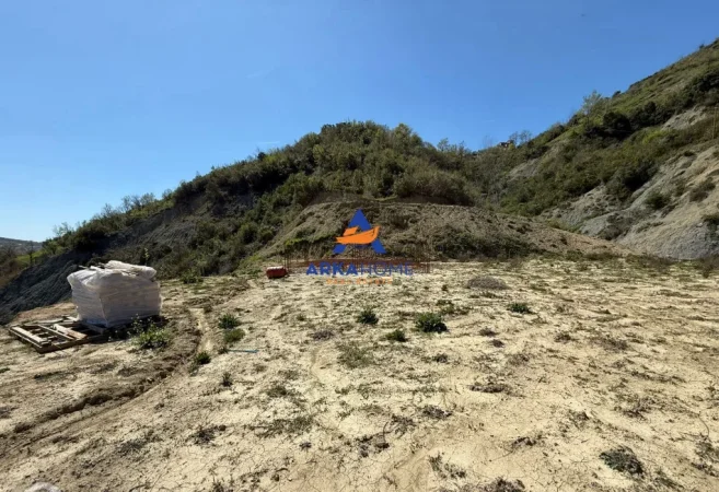 Tirane, shitet truall , 1.200 m² 