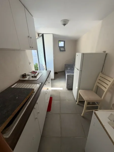 Tirane, jepet me qera garsonier 1+1 Kati 0, 20 m² (selite)