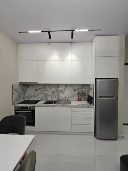 Tirane, jepet me qera apartament 1+1 Kati 5, 59 m² 450 € (Kompleksi Univers City)
