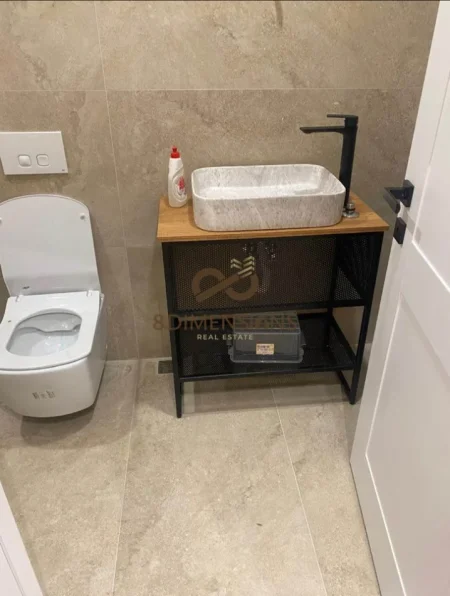 Tirane, jepet me qera ambjent biznesi Kati 1, 80 m² 600 € (astir)