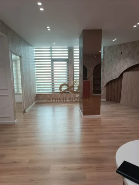 Tirane, jepet me qera ambjent biznesi Kati 1, 80 m² 600 € (astir)