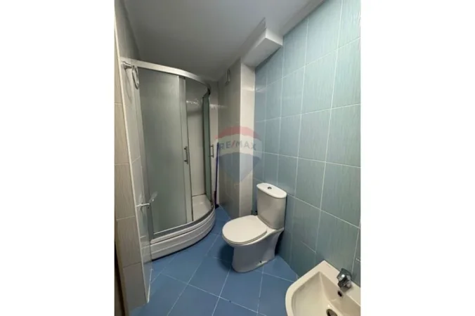 Tirane, jepet me qera apartament 2+1+Ballkon Kati 4, 97 m² 920 € (Kristal Center)