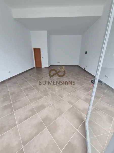 Tirane, jepet me qera ambjent biznesi Kati 0, 53 m² 400 € (astir)