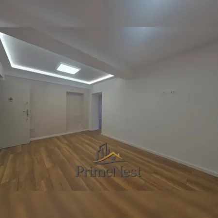 Tirane, jepet me qera ambjent biznesi Kati 2, 78 m² 800 € 
