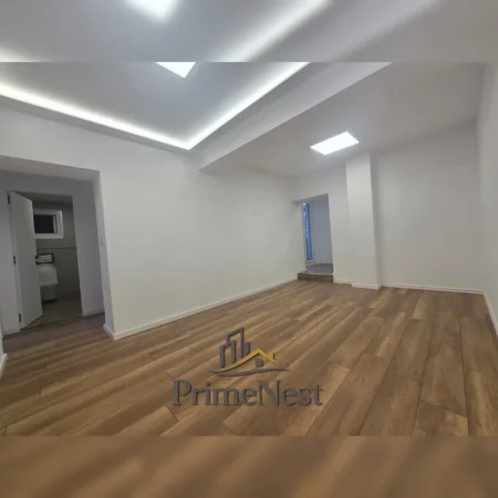 Tirane, jepet me qera ambjent biznesi Kati 2, 78 m² 800 € 