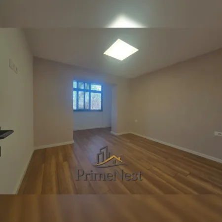 Tirane, jepet me qera ambjent biznesi Kati 2, 78 m² 800 € 