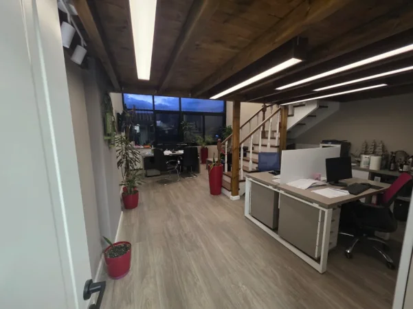 Tirane, shitet apartament duplex Dublex Kati 2, 51 m² 95.000 € (Yzberisht)