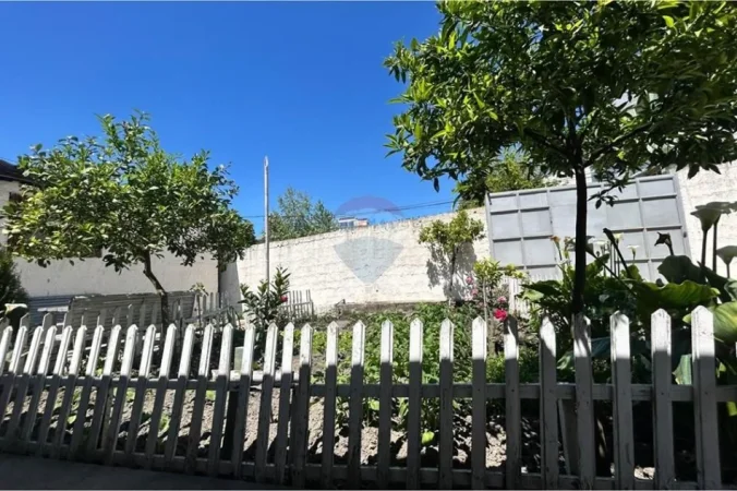 Vlore, jepet me qera shtepi 1+1 Kati 1, 64 m² 350 € (Rruga Pelivan Leskaj, Vlorë)