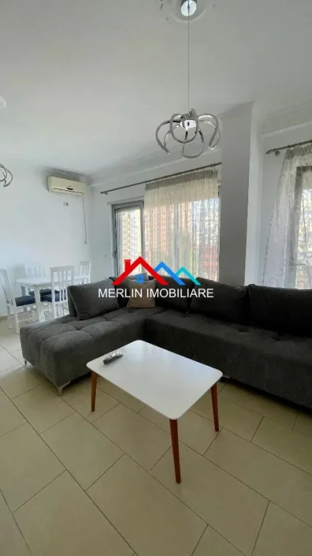 Tirane, jepet me qera apartament 1+1+Ballkon Kati 4, 70 m² 800 € (RRUGA E KAVAJES)