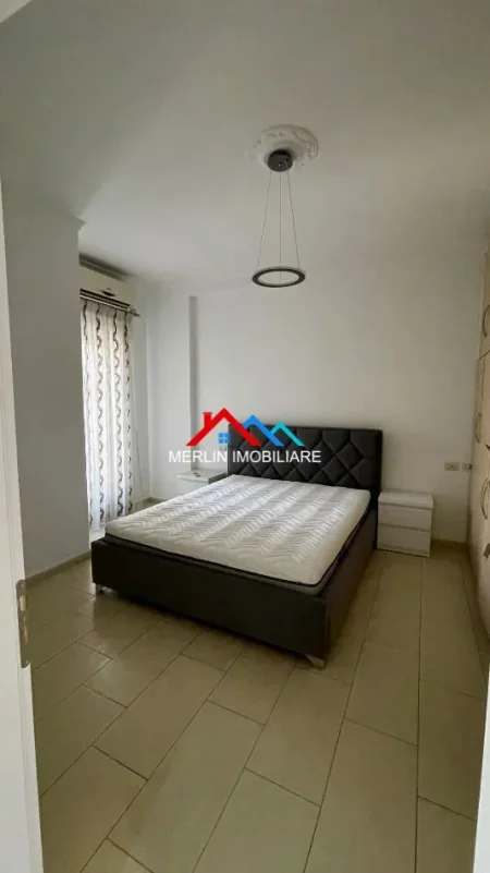 Tirane, jepet me qera apartament 1+1+Ballkon Kati 4, 70 m² 800 € (RRUGA E KAVAJES)