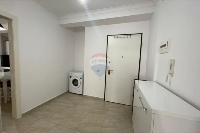 Tirane, jepet me qera apartament 1+1+Ballkon , 75 m² 570 € (Kompleksi Sima Com)