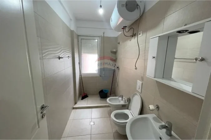 Tirane, jepet me qera apartament 1+1+Ballkon , 75 m² 570 € (Kompleksi Sima Com)