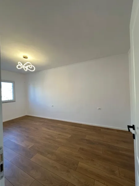 Tirane, shitet apartament 2+1+Ballkon Kati 4, 75 m² 193.000 € 